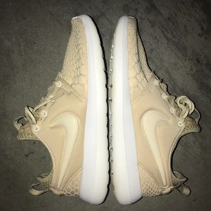 Women's Nike Roshe Two SE